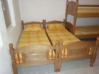 Гостевой дом Apartmans EMERALD Улцинь Четырехместный номер с ванной комнатой-12